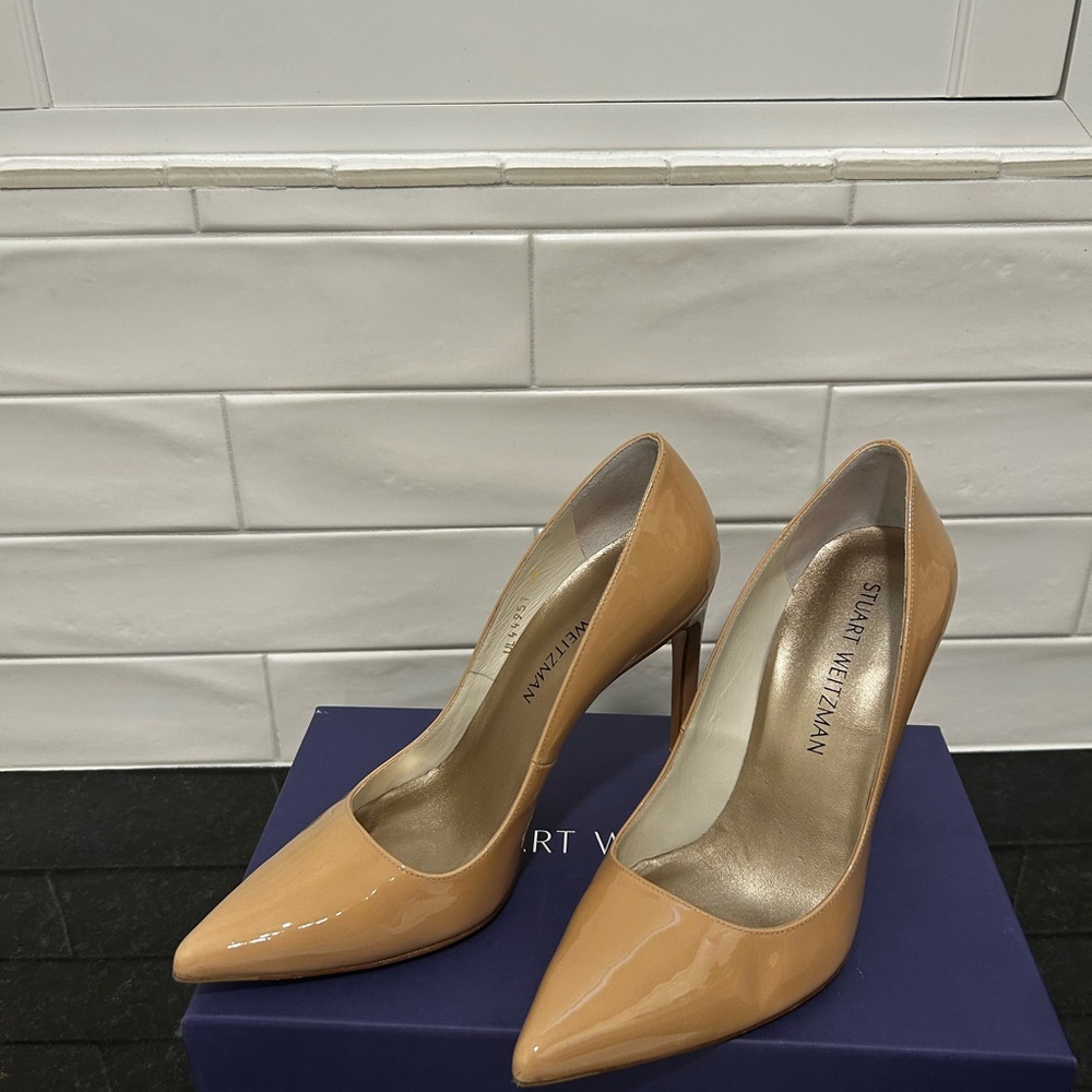 Stuart Weitzman Tan Patent Leather Heels - Picture 3 of 9